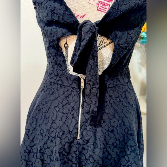 Aeropostale women's black Lace Lined dress in size S/P sleeveless open back - Picture 5 of 8